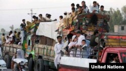 در مناطق قبایلی پاکستان صد ها هزار نفر بیجا شده است