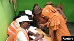 Vote anticipé pour les agents de l'État essentiels dans l'île semi-autonome de Zanzibar, en Tanzanie, le 27 octobre 2020. (Photo: Reuters)