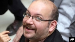 Jason Rezaian, periodista iraní-estadounidense del Washington Post, fue sentenciado en Irán a un periodo de prisión no especificado.
