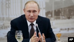 Russian President Vladimir Putin speaks at a meeting with chief executives of international companies at the St. Petersburg International Economic Forum in St. Petersburg, June 17, 2016. 