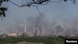 俄罗斯侵略军2022年6月10日轰炸了乌克兰东部北顿涅茨克的一个化工厂。（路透社）