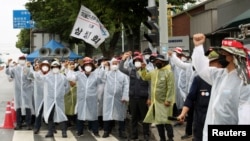 Members of the Cargo Truckers Solidarity Union take part in a protest in front of a Samsung Electronics' factory in Gwangju, South Korea, June 14, 2022. (Yonhap via Reuters)