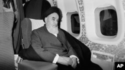 روح‌الله خمینی،‌ بنیان‌گذار جمهوری اسلامی 