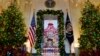 Tema navideño en la Casa Blanca de Biden: "Una temporada de paz y luz"