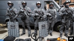 El incidente tuvo lugar horas después de que la policia enviara más agentes armados a las calles de Londres.