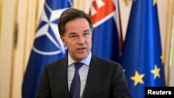 Генеральний секретар НАТО під час візиту до Словаччини 20 лютого 2025 року. Фото: Reuters/Radovan Stoklasa 