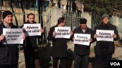 Azadlıq qəzeti piket keçirib