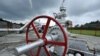 Ilustrasi - Pekerja PT. Pertamina Geothermal Energy memeriksa salah satu sumur produksinya di Kamojang pada 22 April 2010. (Foto: AFP/Adek Berry)