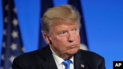 Durante una conferencia de prensa conjunta en París con el presidente de Francia Emmanuel Macron, el presidente de EE.UU. Donald Trump dijo que "la mayor parte de la gente hubiera aceptado la reunión".