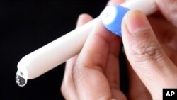 La medicina mantiene al mortal virus VIH a niveles virtualmente indetectables en la sangre.