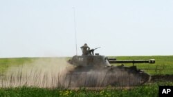 Rusia ha provisto desde hace mucho tiempo armas y equipo militar a Siria según contratos existentes, dijo vocera rusa.