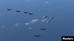 日本空中自衛隊戰機與美國海軍陸戰隊戰機在日本西南部九州島舉行聯合軍演（資料照，2022年10月4日）