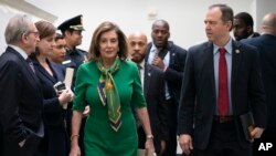 Nancy Pelosi e líderes democratas