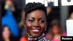 Aktris Lupita Nyong'o pada acara 2014 MTV Movie Awards di Los Angeles, California (13/4). (Reuters/Danny Moloshok)