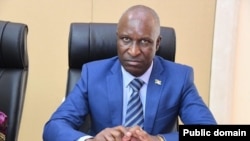 Umushikiranganji w'intwaro yo hagati mu Burundi, Gervais Ndirakobuca, umwe mu bongererejwe ikiringo c'ibihano n'Ubumwe bwa Buraya 