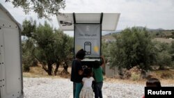 Las primeras dos unidades del Proyecto Elpis, que en griego signifca “esperanza”, fueron diseñadas y construidas con ayuda de la compañía solar griega Entec.