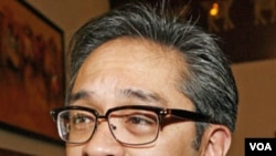Menteri Luar Negeri Indonesia Marty Natalegawa (foto: dok) meminta pelonggaran sanksi bagi Burma.