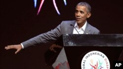 Mantan Presiden AS Barack Obama memberikan pidato pada Kongres Indonesian Diaspora Network di Jakarta, Indonesia, Sabtu, 1 Juli 2017 (foto: AP).