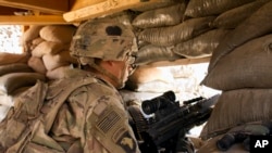 Más de 300 miembros de las Fuerzas Especiales de Estados Unidos trabajan reclutando, entrenando y asesorando a las fuerzas kurdas y árabes.