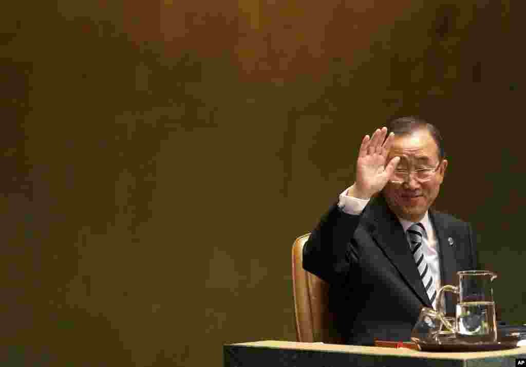 United Nations Secretary-General Ban Ki-moon greets people during the 67th session of the General Assembly, New York, September 25, 2012.