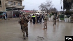 Lokasi serangan bunuh diri di Manbij, Suriah, 16 January 2019. (Foto: Mahmud Bali / VOA Kurdish) 
