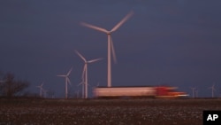 Molinos de viento son el nuevo panorama cerca de Sweetwater, Texas.