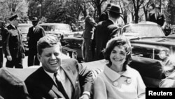 Presidente John F. Kennedy e esposa, Jackie Kennedy, em Maio de 1961. 