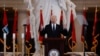 Serok Biden li dema pêşkêşkirina gotara Roja Bîranîna Holokostê.