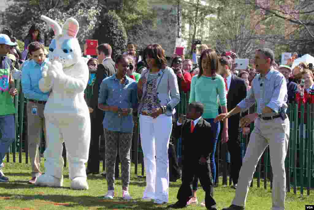 Los Obama incentivaron a los niños a practicar una vida saludable durante la celebración del Lunes de Pascua en la Casa Blanca.