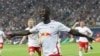 Naby Keita de Leipzig célébrant son but contre le Borussia Dortmund en Bundesliga, Allemagne le 10 Septembre 2016 (AP Photo/Jens Meyer)