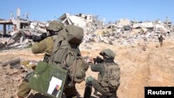 Израелските сили изведуваат напади во Либан насочени кон Хезболах.