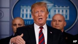 រូបឯកសារ៖ ប្រធានាធិបតី Donald Trump ថ្លែងទៅកាន់ក្រុមអ្នកសារព័ត៌មានអំពីសន្តិសុខផ្នែកព្រំដែននៅសេតវិមាន។ 