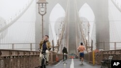 Brooklyn Bridge yang menghubungkan kawasan Manhattan dengan Brooklyn di New York City (foto: ilustrasi).