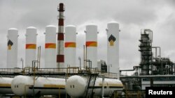 A general view shows the Achinsk oil refining factory, owned by the Rosneft company, outside the town of Achinsk, some 188 km (117 miles) west of Krasnoyarsk, Russia, Oct. 28, 2013.
