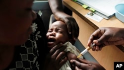 L'Organisation mondiale de la santé (OMS) espère vacciner 120.000 enfants dans chacun de ces trois pays d'ici à 2020.