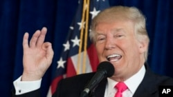 "Hay 33.000 emails borrados, y el problema real es lo que yo dije sobre los emails de la Convención Nacional Demócrata", agregó Trump.