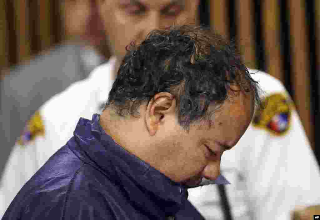 Ariel Castro, who is charged with four counts of kidnapping and three counts of rape, appears in Cleveland Municipal Court, May 9, 2013.