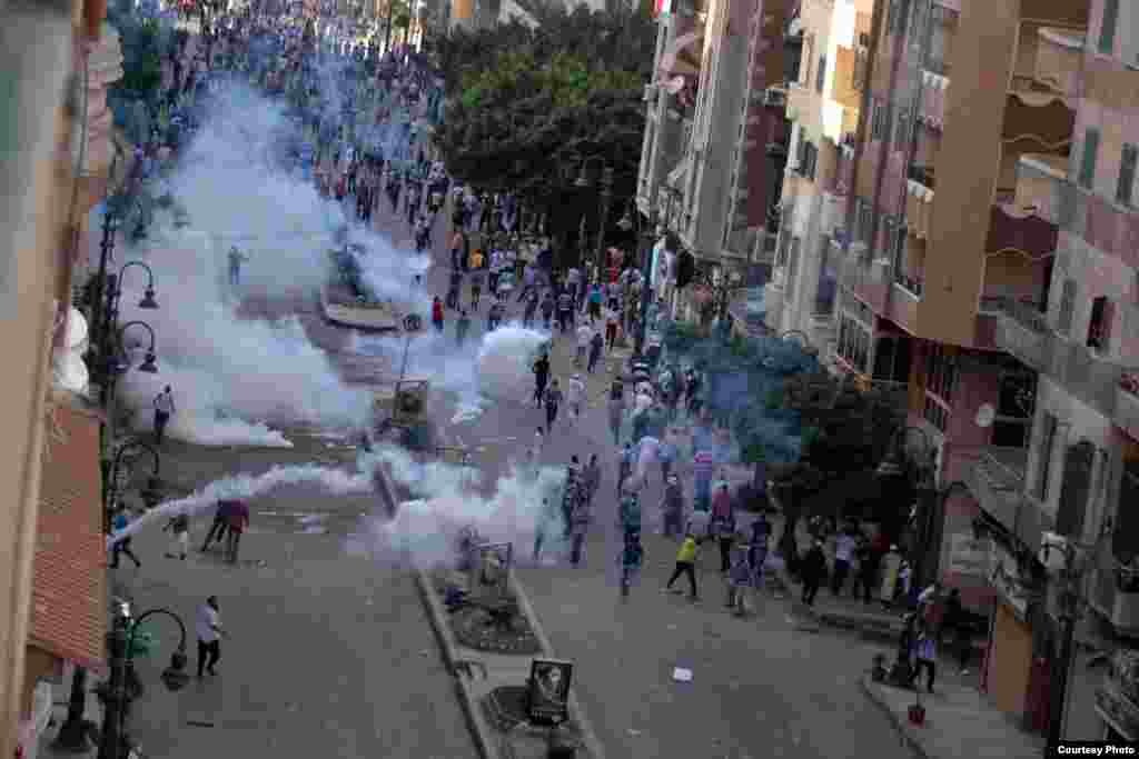 Even aerial photographs of clashes in Alexandria are difficult to take, as renters are afraid to allow photographers to use their space for work, August, 2013. (Courtesy of Amira Mortada)