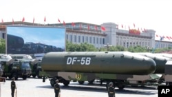 在紀念日本投降70週年的閱兵式上，中國解放軍展示出東風5B洲際彈道飛彈。 （資料照）