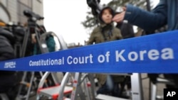 Members of the media wait for witnesses to arrive for the hearing in the impeachment trial of President Park Geun-hye at the Constitutional Court in Seoul, South Korea, Jan. 5, 2017.