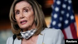 La presidenta de la Cámara de Representantes, Nancy Pelosi, quiere que los legisladores voten por un financiamiento al Servicio Postal de Estados Unidos ante recortes de gastos del nuevo jefe de correos.