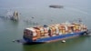 Imagen distribuida por la Guardia Nacional de Maryland, el carguero Dalí, varado bajo una sección del puente Francis Scott Key luego de que el portacontenedores impactara con uno de los pilares de la estructura y provocara el colapso, el 26 de marzo de 2024, en Baltimore.