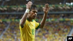 Neymar abrió el marcador a sólo tres minutos de iniciado el encuentro. Al final Brasil se llevó su primera victoria. 