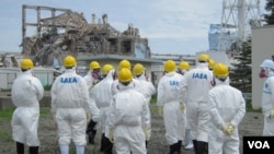 Ilustrasi - Tim inspeksi IAEA pada saat memeriksa pembersihan di PLTN Fukushima di Jepang.