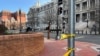 Lokasi terjadinya penembakan di jalan yang berbatasan dengan kompleks Gedung Putih, setelah Paspampres mengatakan mereka menembak seorang pria yang mengacungkan senjata api di Washington, D.C. (9/3).
