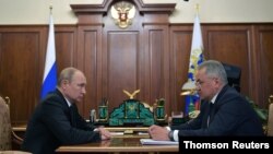 პრეზიდენტი ვლადიმირ პუტინი და თავდაცვის მინისტრი სერგეი შოიგუ