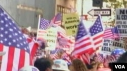 Demonstrasi menentang undang-undang imigrasi di Arizona dilakukan di berbagai kota di Amerika.