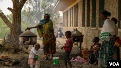 ተፈናቃዮች በመቀሌ በሚገኙ ት/ቤቶች ተጠልለው ይገኛሉ።