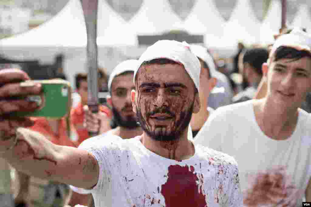 این راننده مکزیکی در مسابقه ماشین در ایندیاناپولیس در آمریکا چندان خوش شانس نبود. او بعد از برخورد به دیوار معلق زد.