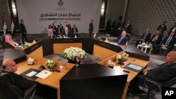 mawaziri wa mambo ya nje kutoka nchi za Kiarabu katika mkutano na waakilishi wa Syria nchini Jordan May 1, 2023 PICHA: AP